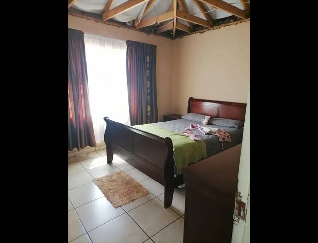 3 BEDROOM FREESTANDING FOR SALE IN TSAKANE EXT 12